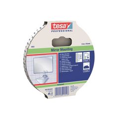 En förpackning med Tesa Dubbelhäftande Monteringstejp 19mm x 5m, för spegelmontering, visar ett diagram av en spegel ovanför ett handfat, flerspråkig märkning och produktspecifikationer på en vit bakgrund.