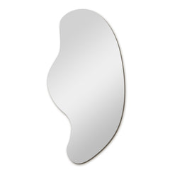 Bozetto Spegel Bris 40x80 cm har en oregelbunden form och släta, vågiga kanter som skapar ett modernt, elegant utseende mot en vit bakgrund - perfekt för att förbättra alla utrymmen.