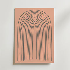 Terracotta Arches Poster by Bozetto har ojämna svarta båglinjer på en rosa bakgrund och ger en modern touch till din inredning när den visas på en vit vägg.