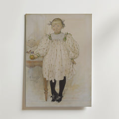 Bozetto Carl Larsson Martha Winslow as a Girl Poster har ett klassiskt konstverk av en ung blond flicka i flätor och mönstrad klänning, stående vid ett bord med ett äpple, som fångar barndomens tidlösa charm.