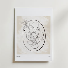 Oval Garden Poster by Bozetto har en minimalistisk grafisk konst med svarta linjer av citrusfrukter och blad i en oval på en beige texturerad bakgrund, komplett med en bred vit kant - perfekt för naturmotiv-fans.