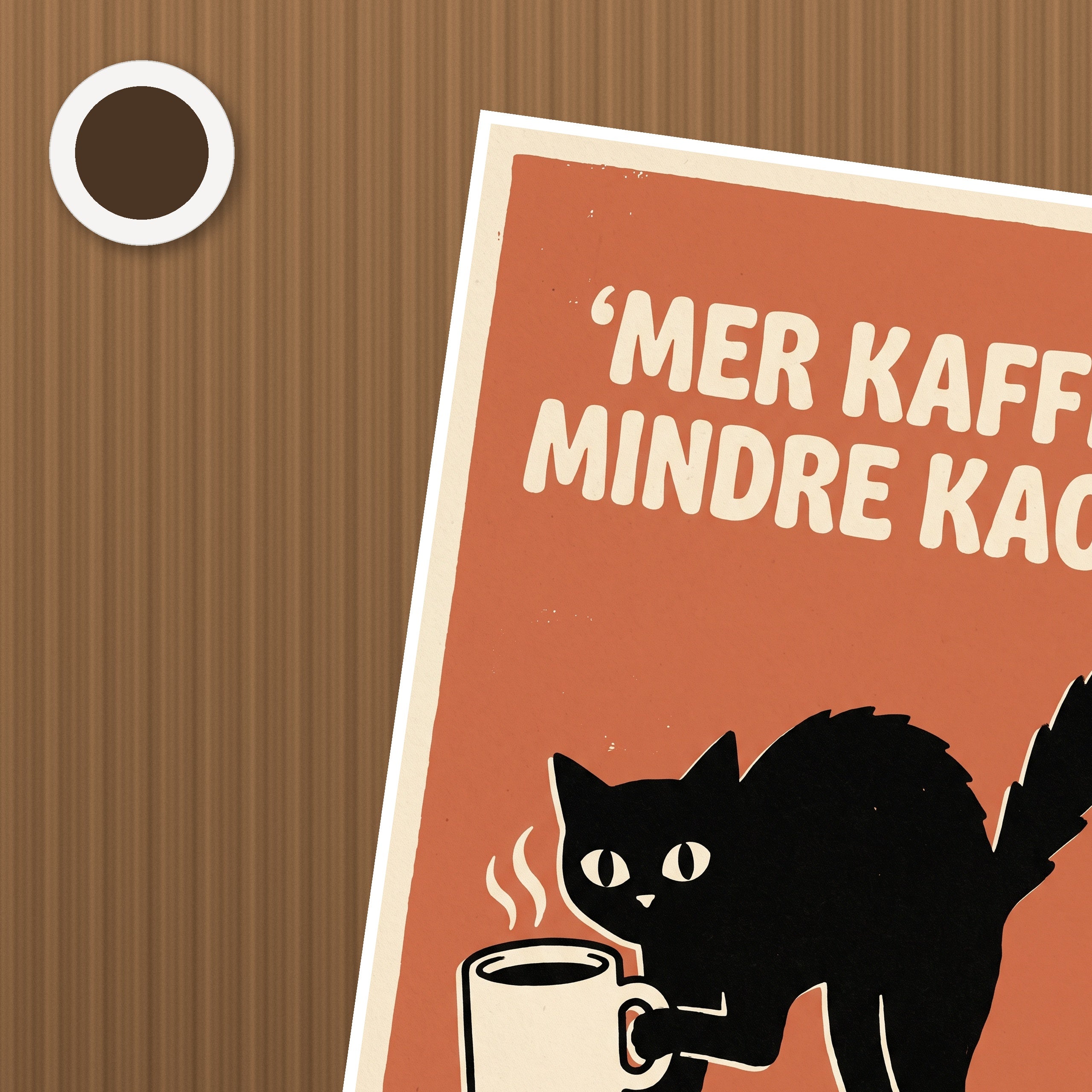 Mer Kaffe Mindre Kaos Poster – närbild på papper