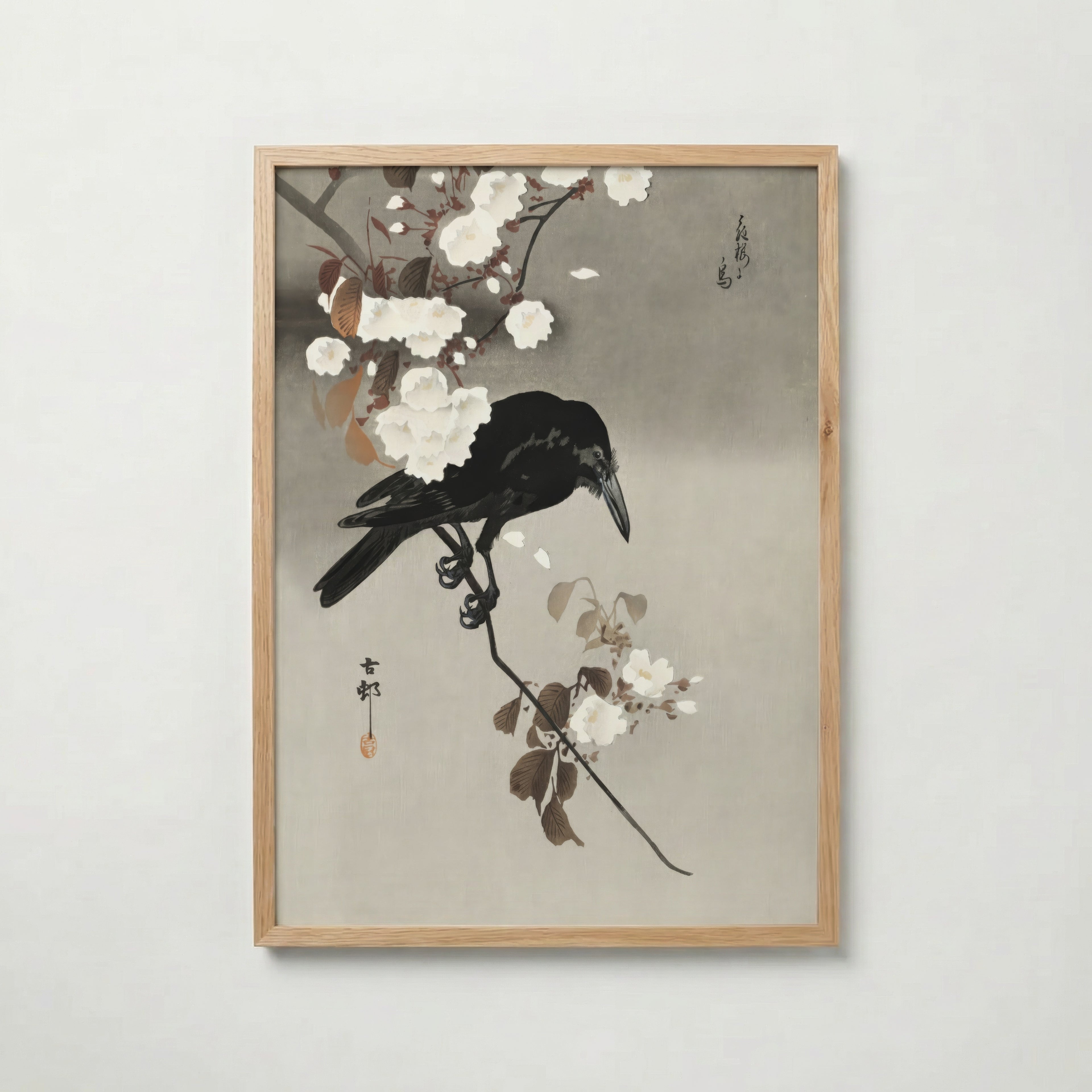 Crow and Cherry Blossom i ekram med ljust trä – köp enkelt hos Bozetto affisch i hög kvalitet