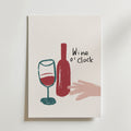 Bozetto Wine O'Clock Poster har minimalistisk konst av en vinflaska, ett glas och en hand med "Wine oclock" bredvid - tryckt på premiumpapper för snygg exponering.