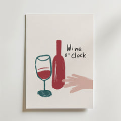 Bozetto Wine O'Clock Poster har minimalistisk konst av en vinflaska, ett glas och en hand med "Wine oclock" bredvid - tryckt på premiumpapper för snygg exponering.