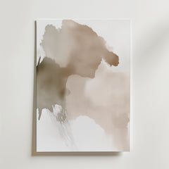 Calm Texture Poster från Bozetto har abstrakta akvarellfärger i mjukt brunt och beige på matt premiumpapper, vilket skapar en lugn, organisk look med subtila gradienter och flytande kanter - perfekt för lugna utrymmen.