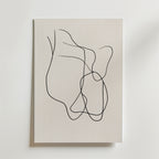 Bozetto Abstract Black Line Flow Poster har tunna, böjda svarta linjer på en ljus bakgrund. Tryckt på premiumpapper med en lyxigt matt yta som förstärker den minimalistiska och abstrakta flow-designen.