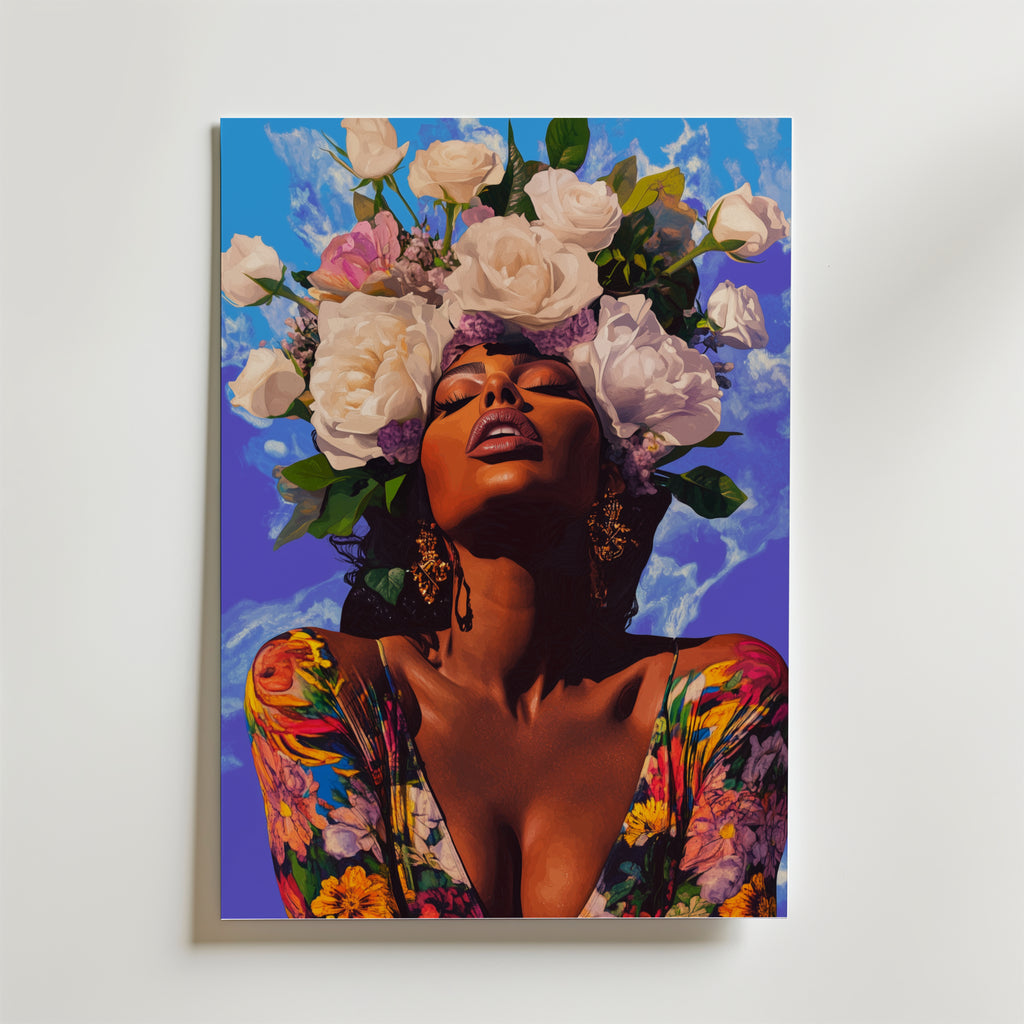 Bozetto Floral Crown Portrait Poster föreställer en kvinna med slutna ögon och bakåtlutat huvud, klädd i en djärv blommig klädsel och guldörhängen. Stora vita blommor kröner hennes hår mot en ljusblå himmel med moln, tryckt på premiumpapper.