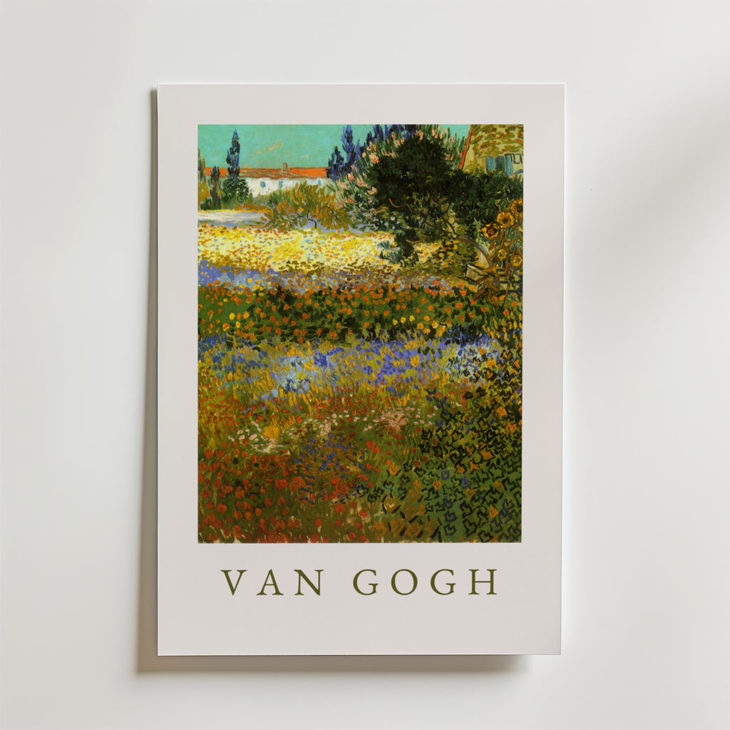Bozetto Van Gogh Garden At Arles Poster visar livfulla fält, träd och en avlägsen byggnad på premiumpapper, med VAN GOGH tryckt med fet stil under konstverket mot en ren vit bakgrund.