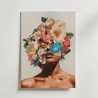 En slående Bozetto Golden Bloom Poster med en kvinnas ansikte dolt av levande rosor, pioner och morgonpiorior på en vit bakgrund - perfekt för konst- och naturälskare, tryckt på premiumpapper.