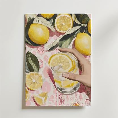 En hand håller i ett glas citronvatten på en rosa mönstrad yta med hela och skivade citroner. Lemon Delight Drink Poster by Bozetto är tryckt på premiumpapper och är FSC-certifierad för en miljövänlig stil.
