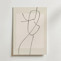 Bozetto Graceful Motion Poster visar en enda svart linje som bildar en abstrakt människofigur på mjuka beige och ljusrosa toner. Affischen är tryckt på premiumpapper och är perfekt för att tillföra minimalistisk elegans till alla utrymmen.