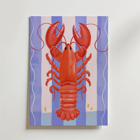 Red Lobster Poster av Bozetto visar en livfull röd hummer med upphöjda klor mot vertikala blå, rosa och lavendelfärgade ränder med vågiga vita linjer på sidorna.