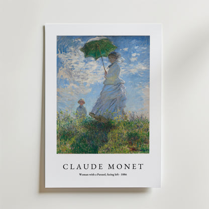 Affischen Bozetto Claude Monet Woman With a Parasol visar en impressionistisk scen av en kvinna i vit klänning som håller ett grönt paraply, med ett barn i närheten på ett gräsbevuxet fält under en ljus himmel.