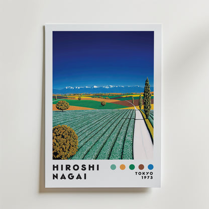 Hiroshi Nagai Painted Fields Poster från Bozetto visar ett levande landskap med gröna fält, trädkantade vägar och snöiga berg under en blå himmel. "Hiroshi Nagai, Tokyo 1973" visas ovanför färgglada prickar - perfekt för unik heminredning.
