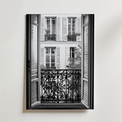 En svartvit Vintage Paris Balcony Poster från Bozetto föreställer ett öppet fönster med dekorativa järnräcken med utsikt över fönsterluckor och små balkonger, tryckt på premiumpapper med en matt finish.