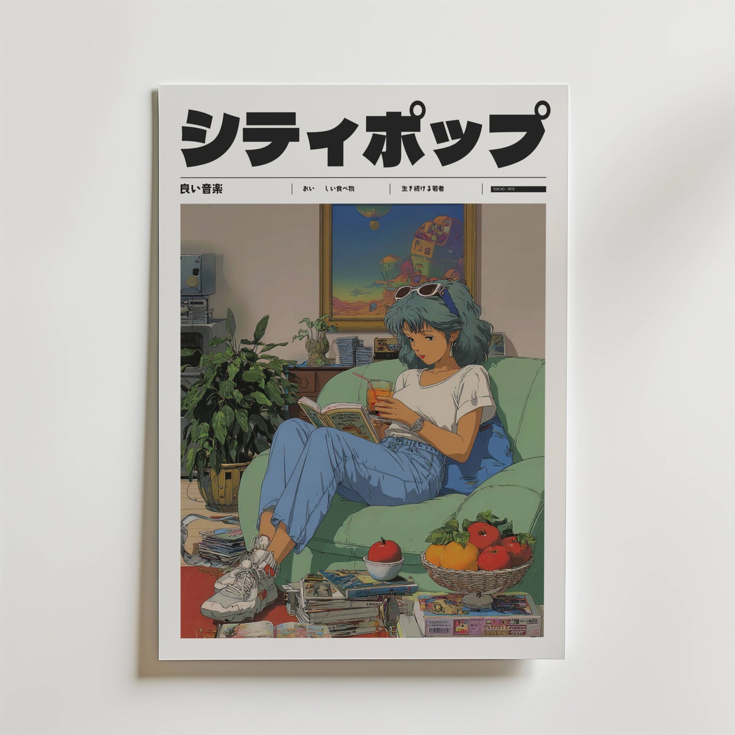 Bozetto Lo-Fi Morning Poster föreställer en blåhårig person med glasögon som slappnar av i en soffa och läser bland växter, böcker, frukt och en TV. Japanska tecken stavar titeln högst upp, vilket bidrar till den mysiga atmosfären.