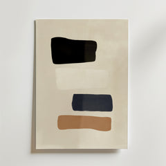 Earth Tone Blocks Poster by Bozetto har fyra ojämna horisontella block - svart, off-white, mörkblå och ljusbrun - staplade på en ljusbeige bakgrund, tryckt på FSC-certifierat premiumpapper med lyxigt matt yta.