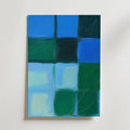 Aoba Serenity Poster från Bozetto har stora blå och gröna block i ett rutnät, accentuerat med subtila vita linjer för textur, vilket skapar en harmonisk atmosfär som är perfekt för japandisk inredning.