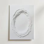 Abstract White Movement No.3 Poster by Bozetto har en upphöjd, texturerad cirkelformad ring på en kvadratisk vit canvas, tillverkad på FSC-certifierat premiumpapper för en högkvalitativ finish mot en ljus bakgrund.