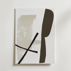 Abstract Balance Poster från Bozetto har djärva bruna och svarta former på premiumpapper med en lyxig matt finish, som framhävs av en stor böjd form och korsande linjer för modern elegans.