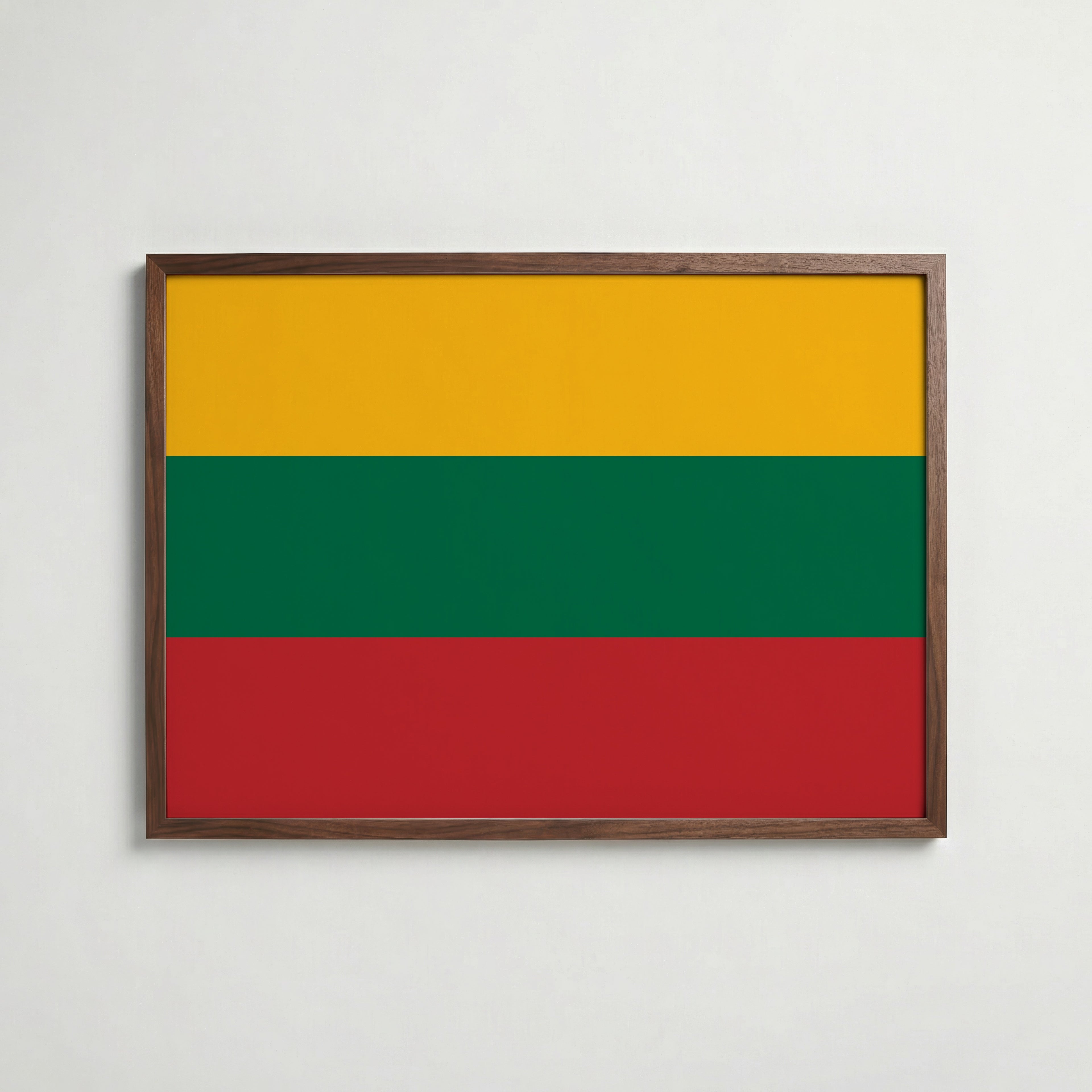 Lithuania National Flag Poster i valnötsram – varm konstaffisch för hemmet från Bozetto