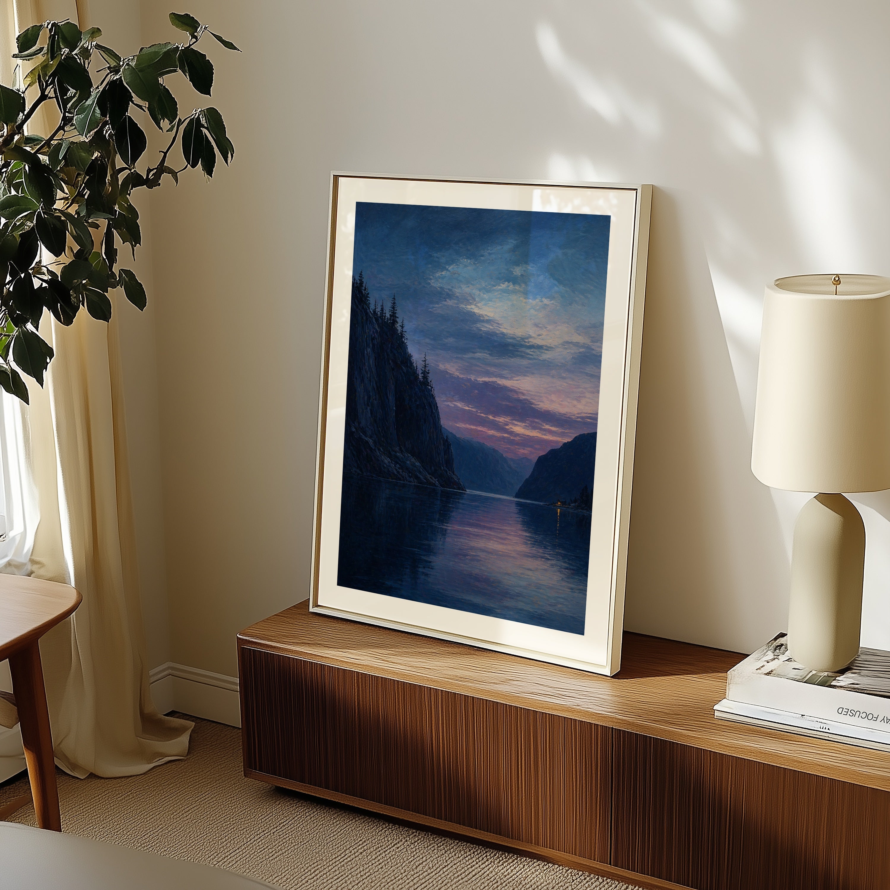 Twilight Fjord Poster i sovrumsmiljö – atmosfärisk väggkonst för hemmet hos Bozetto