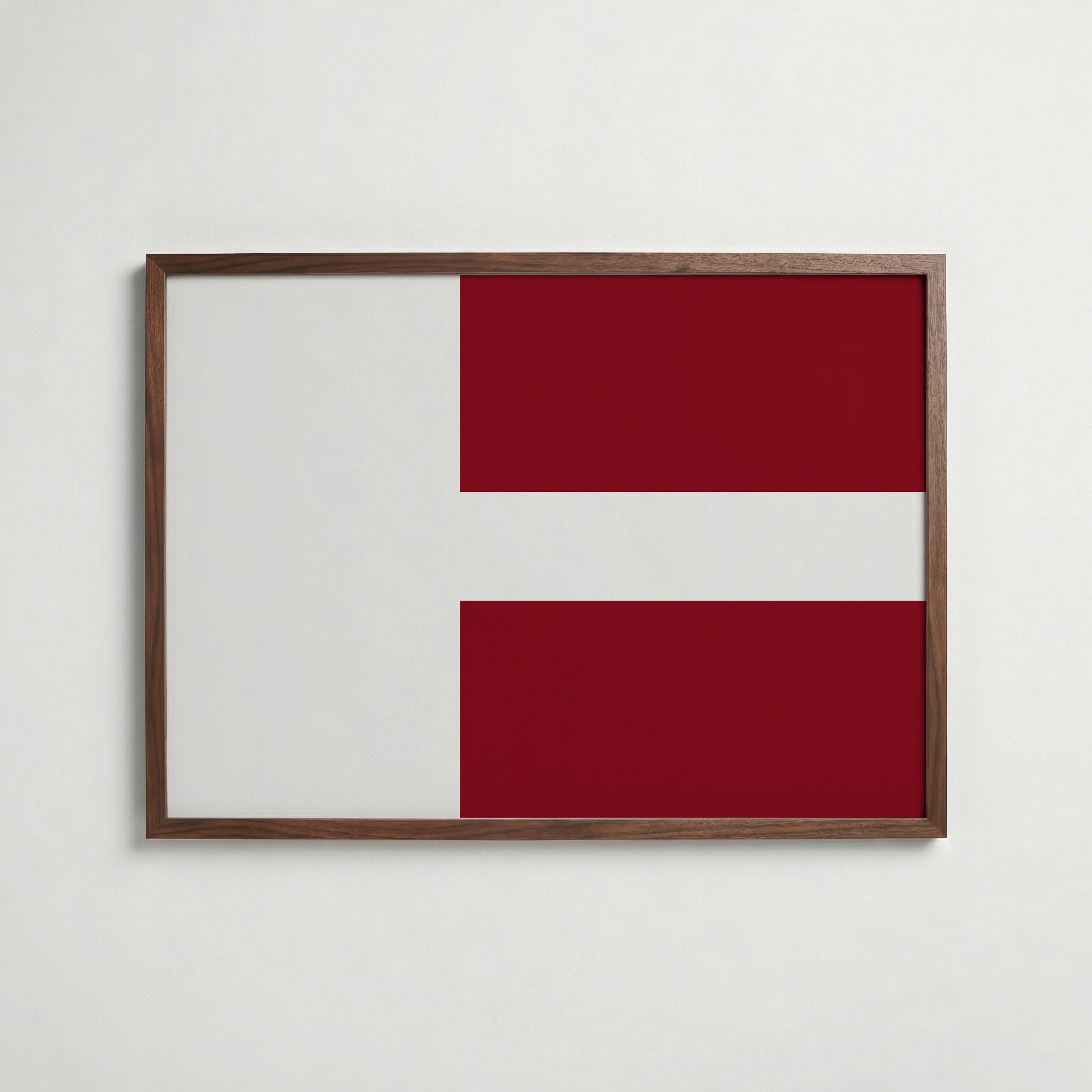 Latvia National Flag Poster i valnötsram – varm konstaffisch för hemmet från Bozetto