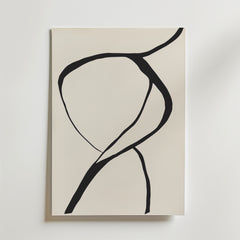 Bozetto Bold Silhouette Poster har djärva svarta böjda linjer på en ljusbeige bakgrund med en lyxig matt finish, vilket skapar en elegant, minimalistisk look som förhöjer alla utrymmen.