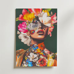 Bozetto Floral Mask Portrait Poster föreställer en kvinnas ansikte och överkropp prydda med blommande blommor mot en mörkgrön bakgrund, där blommiga och mänskliga element blandas på premiumpapper i en djärv, konstnärlig stil.