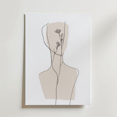 Bozetto Beige Floral Silhouette Poster har en minimalistisk linjeteckning av en figur med abstrakta beige former och en delikat blomma, tryckt på FSC-certifierat premiumpapper med en enfärgad vit bakgrund.