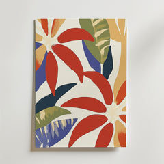Postern Abstract leaves Poster från Bozetto har stora röda blomblad, gröna och blå abstrakta blad och beige stjälkar på en vit bakgrund med djärva penseldrag tryckta på premiumpapper.
