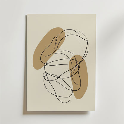 Tangled Rhythm Poster by Bozetto visar svarta linjer i slingor över solbruna accenter på en ljus beige bakgrund, vilket skapar en modern minimalistisk abstrakt konsttryck på lyxigt matt premiumpapper.