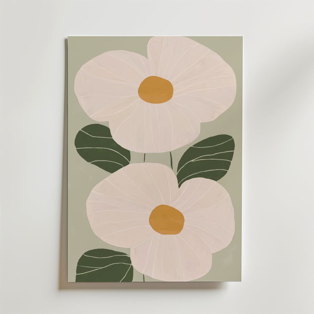 Minimalist green leaves Poster från Bozetto med två blekrosa blommor och tre mörkgröna blad på ljusgrön bakgrund. Tryckt på FSC-certifierat premiumpapper - perfekt för ett modernt, hållbart hem.