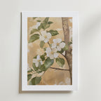 Bozetto Spring Blossom Poster, tryckt på premiumpapper med matt yta, visar vita blommor och gröna blad på en trädgren mot en mjuk beige bakgrund som ger en elegant charm till alla vita väggar.