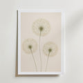 Quiet Dandelion Trio affisch inramad i neutral ram – konsttryck från Bozetto – nr 1