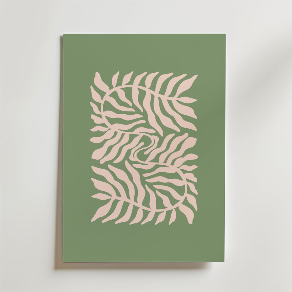 Bozetto Leaf Swirl Poster visar två ljusrosa, stiliserade ormbunksblad som böjer sig mot varandra på en dovt grön bakgrund och bildar ett symmetriskt, abstrakt mönster inspirerat av naturen.