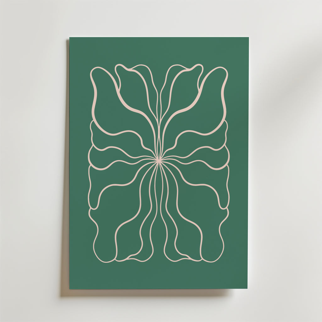 Inner Current Poster av Bozetto visar minimalistiska, organiska former med flödande vita linjer som liknar kronblad eller vingar, som strålar ut över en mörkgrön bakgrund.