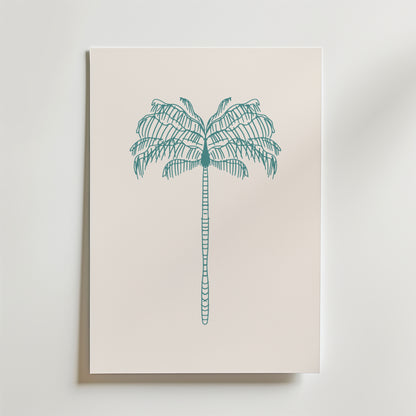 Palmtree Minimalism Poster by Bozetto har en palmillustration i minimalistisk stil med blågröna linjer på ljus beige, centrerad på ett vertikalt ark - perfekt för att skapa semesterkänsla i ditt rum.