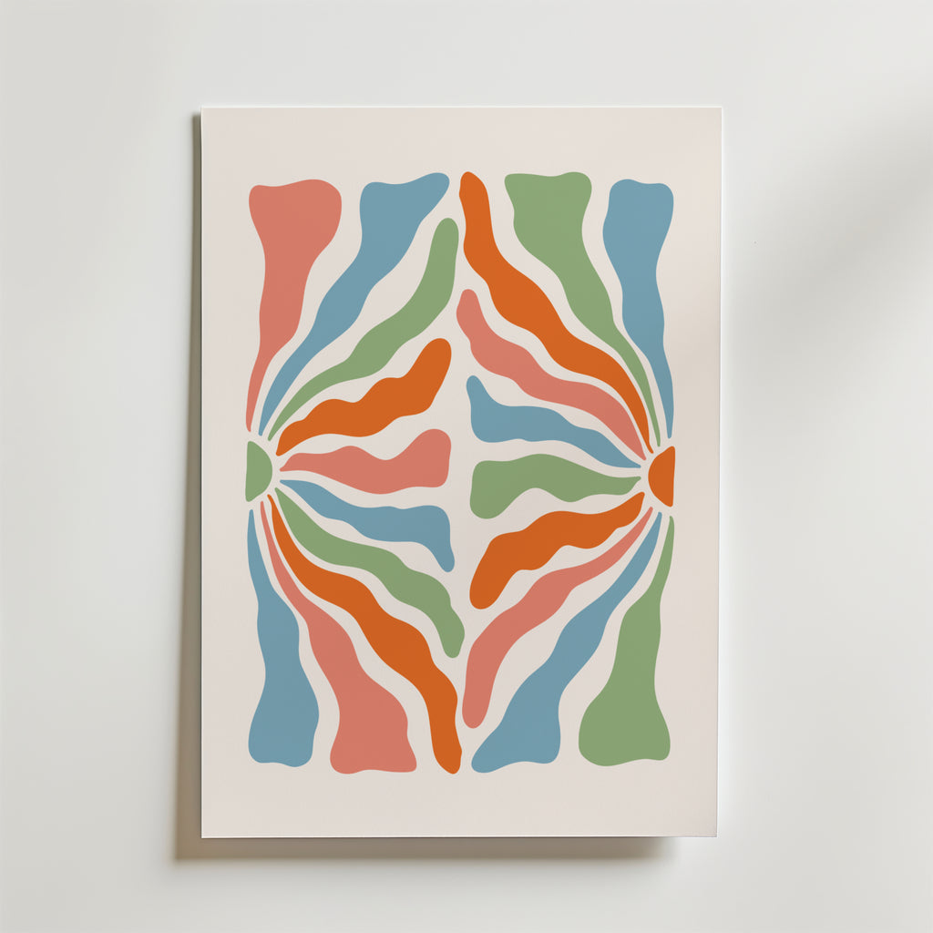 Bozetto Organic Flow Shapes Poster har en abstrakt, symmetrisk design av färgglada, vågiga former i orange, blått, grönt och rosa som strålar ut från två centrala punkter på en vit bakgrund.