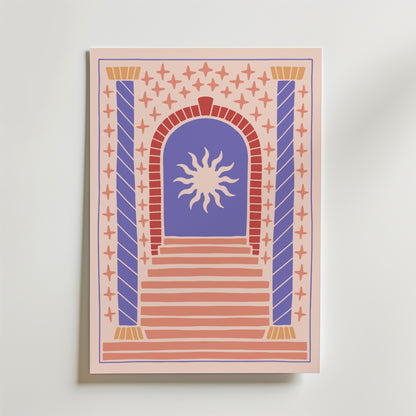 Bozetto Cosmic Gateway Poster föreställer en drömsk trappa till en välvd dörr med en solsymbol, randiga pelare och stjärnor i mjukt rosa, blått och beige - perfekt som symbolisk konst för ditt rum.