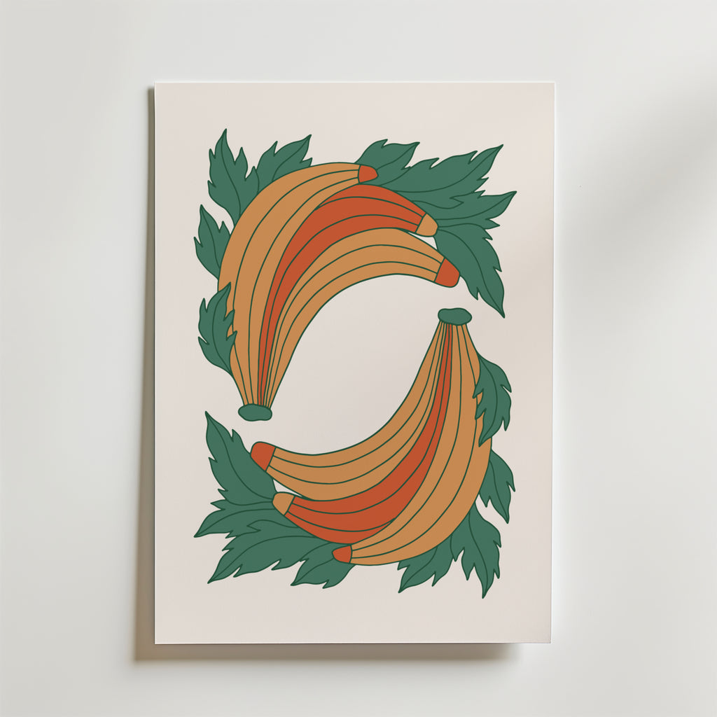 Botanical Curve Harmony Poster by Bozetto visar två stiliserade orange och gula kantareller med gröna blad i en cirkulär, symmetrisk design, inspirerad av skandinavisk inredningsstil, mot en vit bakgrund.