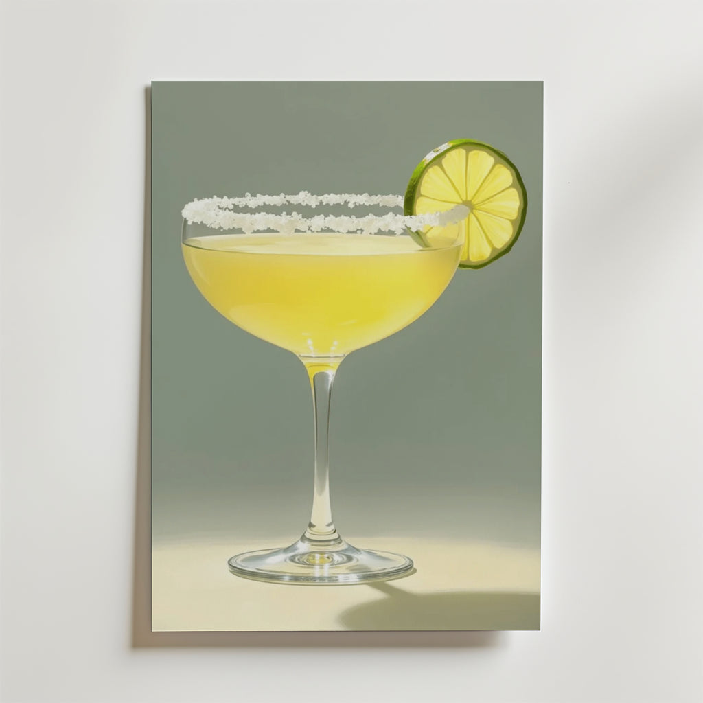 Bozetto Golden Margarita Drink Poster föreställer ett cocktailglas med en gul drink, limehjul och saltkant mot en ljus bakgrund - perfekt för att skapa en levande stil i ditt rum.