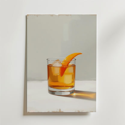 Bozetto Whiskey Orange Garnish Poster föreställer ett glas whiskey med is och en apelsintwist på en vit yta med en mjuk skugga mot en ljusgrå bakgrund, tryckt på premiumpapper med en lyxig matt finish.