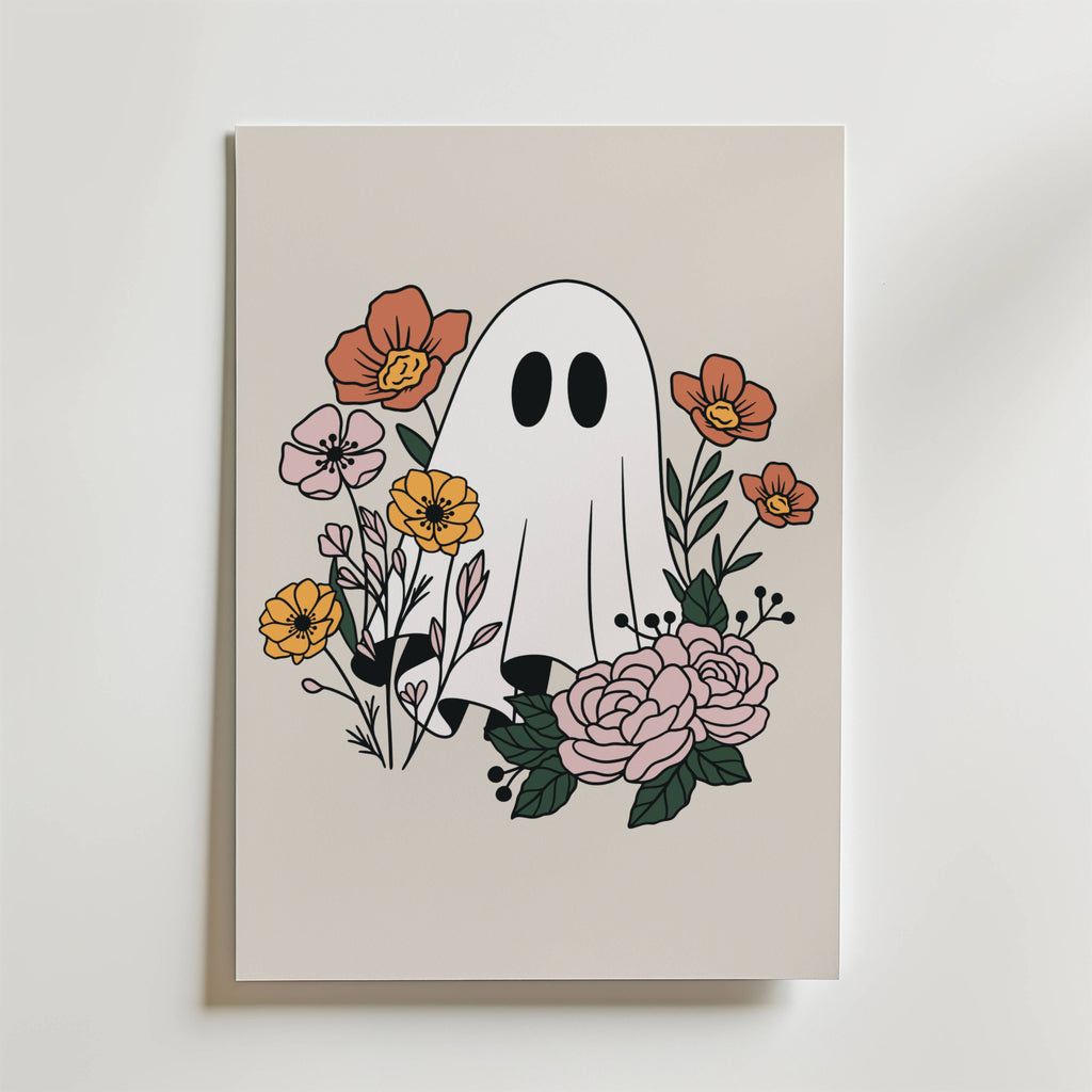 Bozetto Blooming Ghost Poster visar ett sött spöke med svarta ögonhål, draperat i vitt och omgivet av färgglada blommor på en ljusbeige bakgrund.
