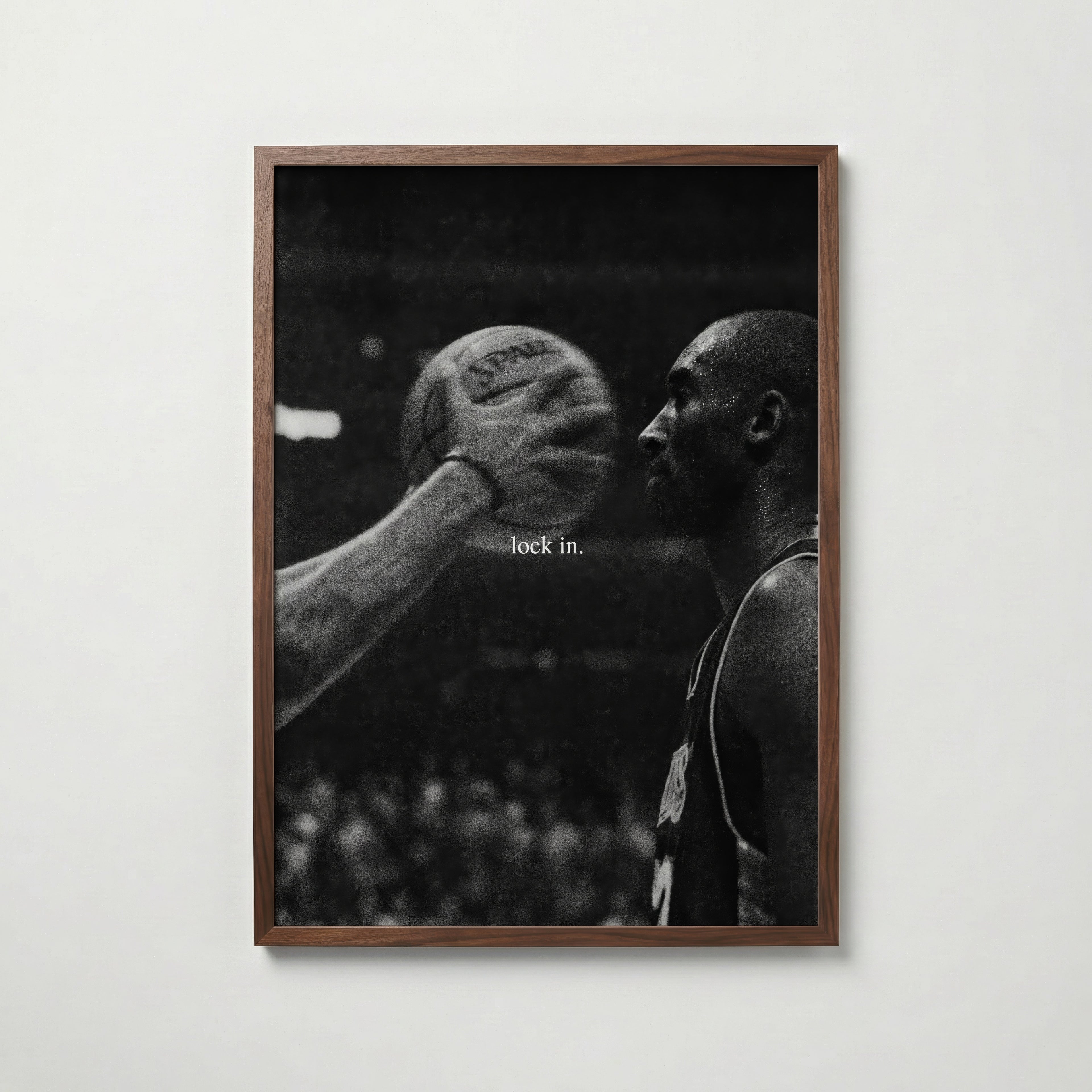 Kobe Bryant Lock In affisch på vit bakgrund – köp enkelt hos Bozetto i hög kvalitet