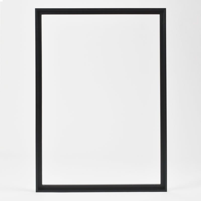 En stor, tom Canvas Träram Svart från Bozetto står upprätt mot en vit bakgrund. Den har rena, enkla linjer och ingen konst eller foto inuti.