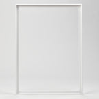 Bozetto Canvas Träram Vit (svävande ram) står upprätt mot en vit bakgrund, redo att visa upp din konst.