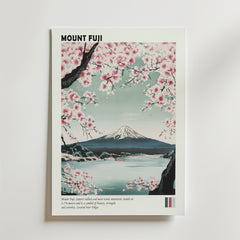 Mount Fuji Japan Poster från Bozetto visar det ikoniska berget inramat av blommande körsbärsblommor, en stilla sjö och klar himmel. Texten lyfter fram Mount Fuji som Japans högsta och mest kända topp.