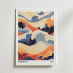 Seijaku Wave Poster från Bozetto har livfulla abstrakta vågor i blått, orange och grädde inspirerade av japanska träsnitt. SEIJAKU och dess kanji visas på den vita kanten - perfekt för österländsk inredning.